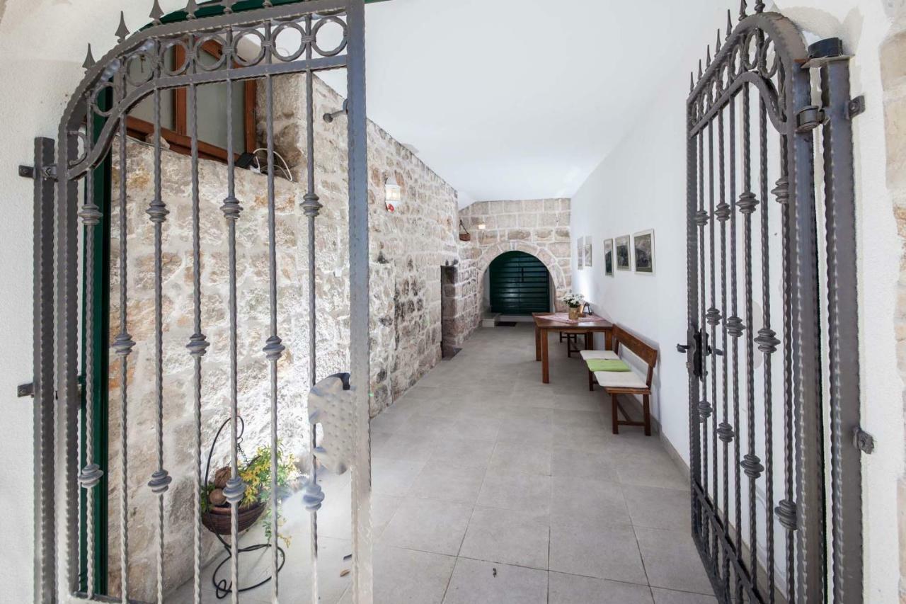 Old Stone House Mario Villa พอดโกรา ภายนอก รูปภาพ