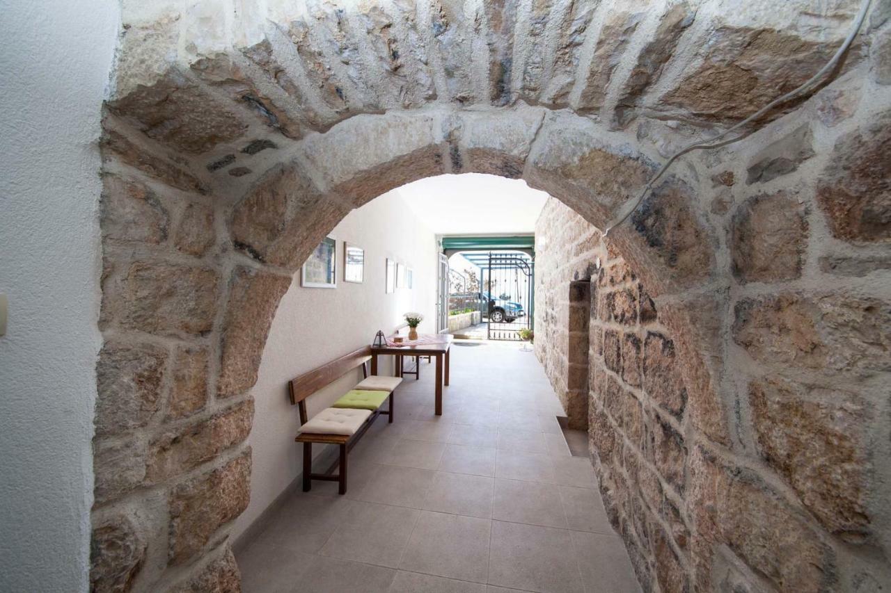 Old Stone House Mario Villa พอดโกรา ภายนอก รูปภาพ