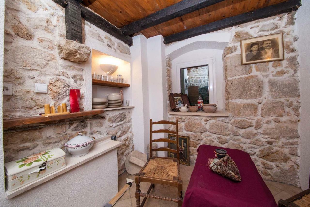 Old Stone House Mario Villa พอดโกรา ภายนอก รูปภาพ