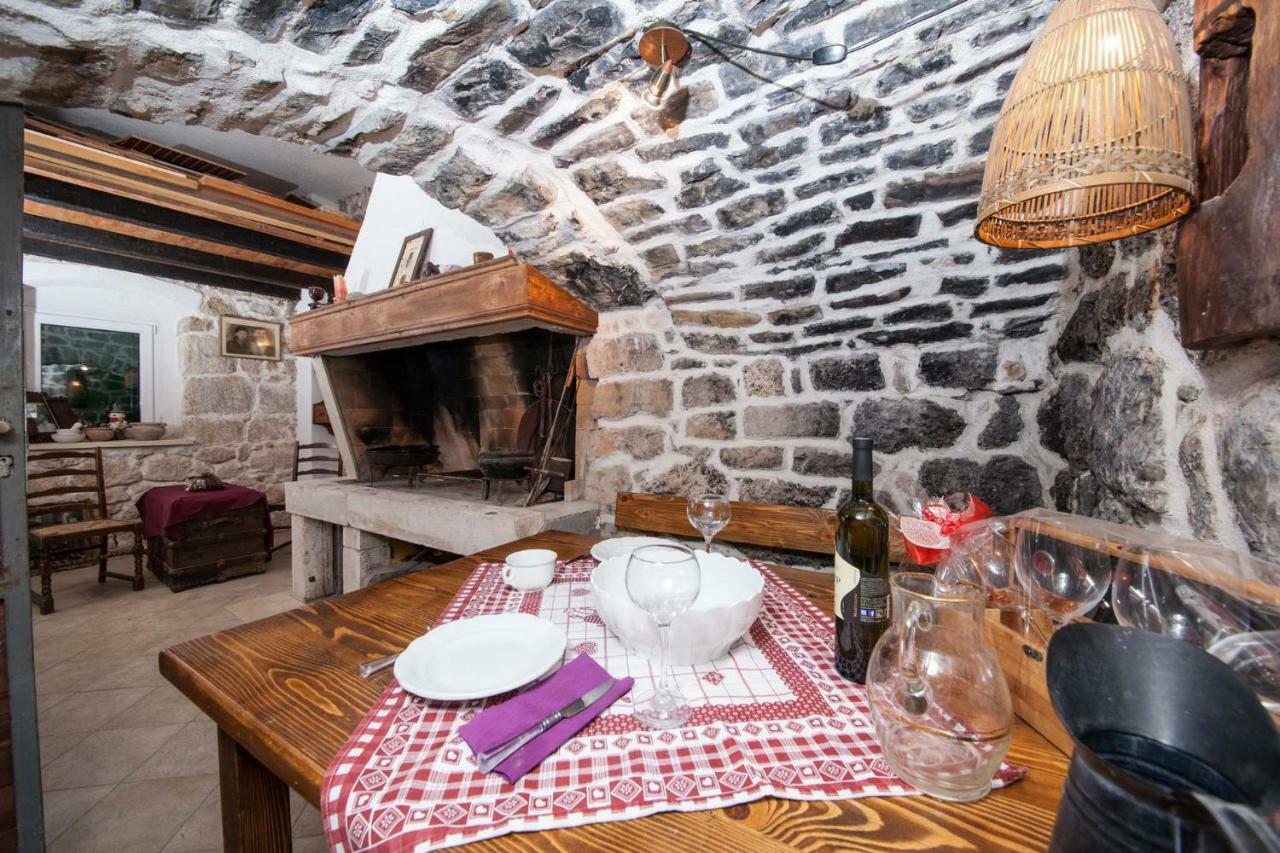 Old Stone House Mario Villa พอดโกรา ภายนอก รูปภาพ